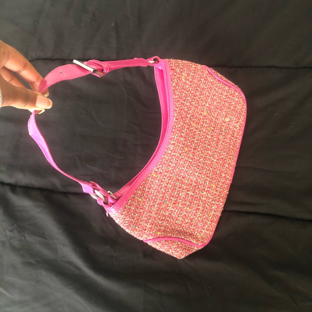 Chinese laundry pink small shoulder bag.